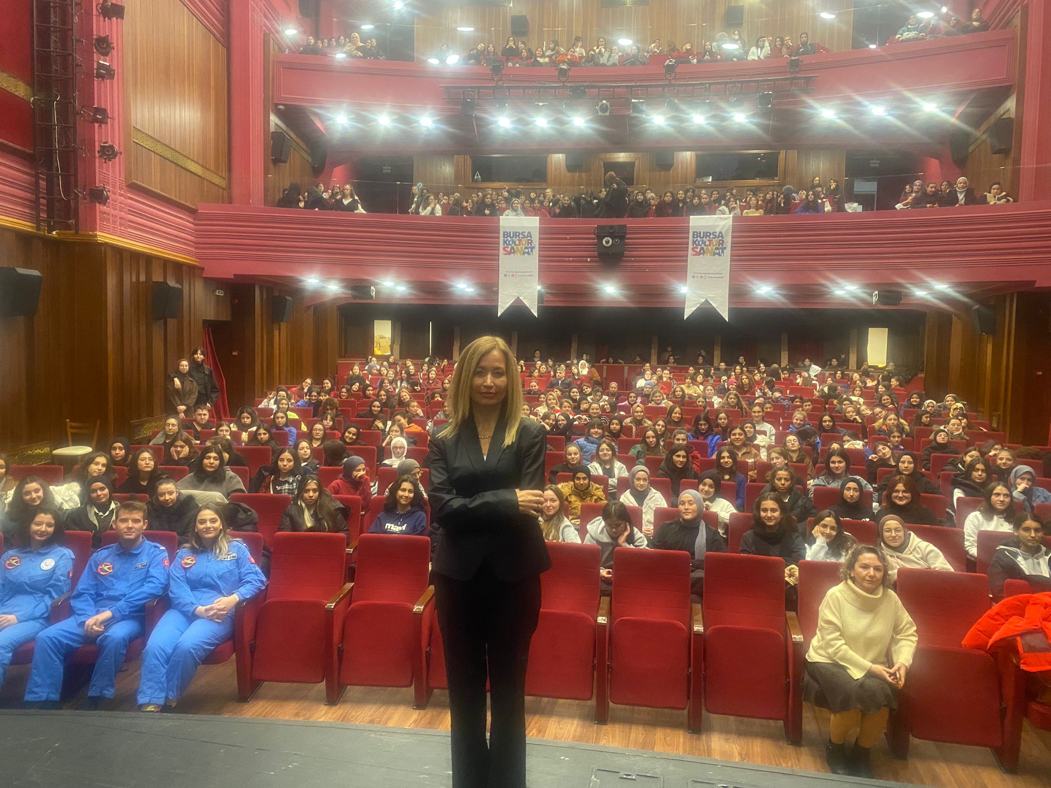 Bir Ulusun Kanatlar�: �Gökçen� Kitab� Destek Yay�nlar��ndan Ç�kt�! 